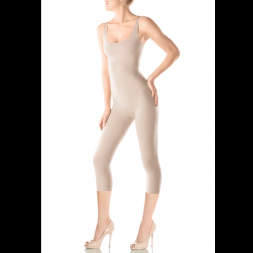 🆕Spanx Hide & Sleek Full Bodysuit Nude Cream Tan
